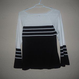 Beautiful knit bell sleeve shirt w/ stripes